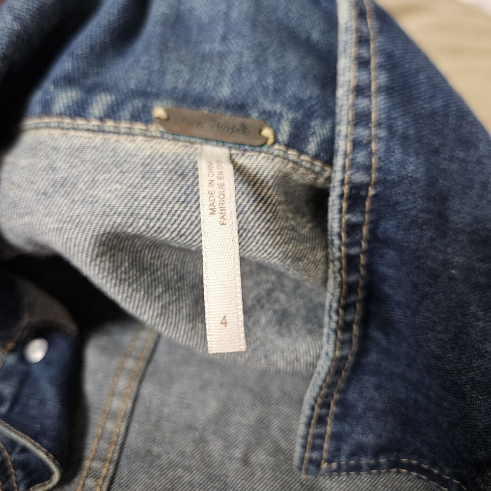 Free People Denim Jacket Womens 4 Blue Distressed Cropped Button Front‎ Bohemian - Picture 3 of 10